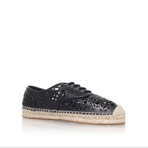 Vince Camuto sneakers black tie up